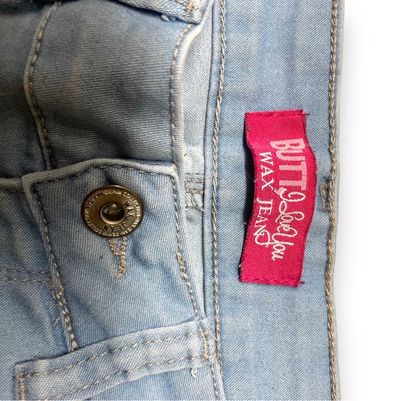 ✨ LIFTING JEAN SHORTS✨ - Picture 2 of 5